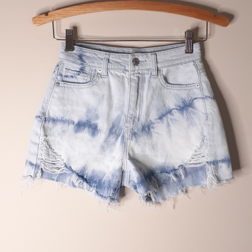 🎉 American Eagle Hi-Rise Mom Short Distressed acid washed comfort stretch